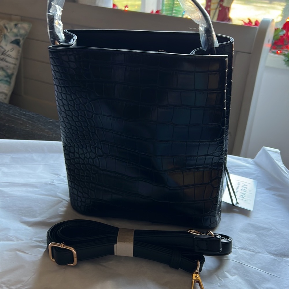 AOTA Bucket Bag - Picture 6 of 10